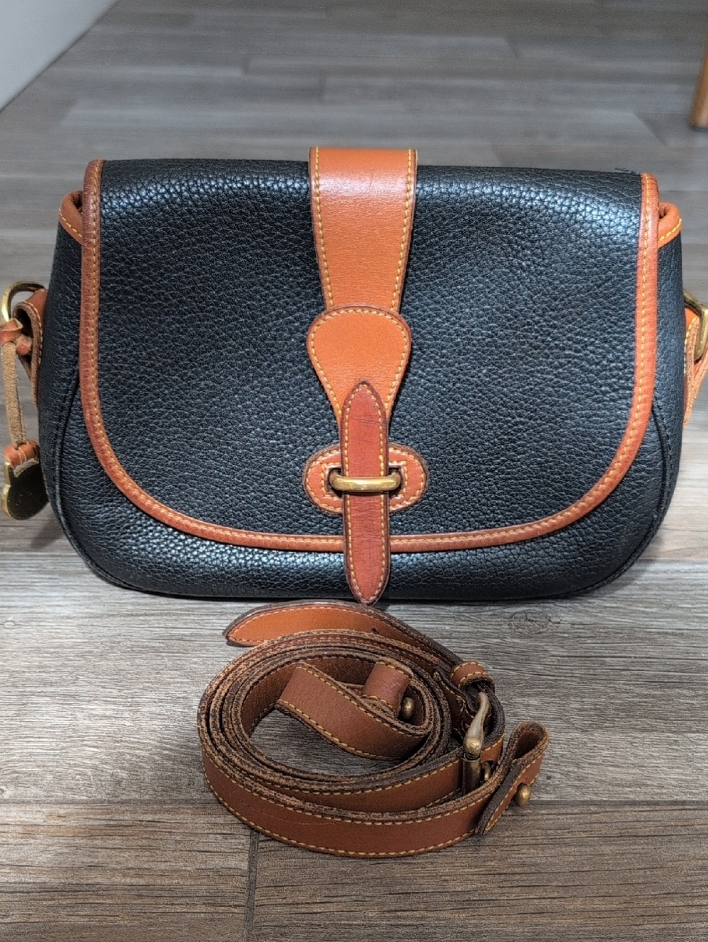 ❤️ Dooney & Bourke Leather Crossbody Saddle Bag in Black and Brown